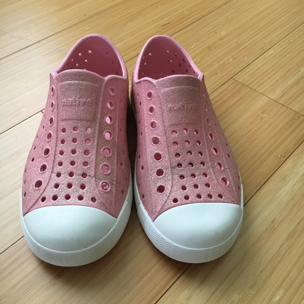 Native Jefferson kids shoes. Sparkly pink size 11